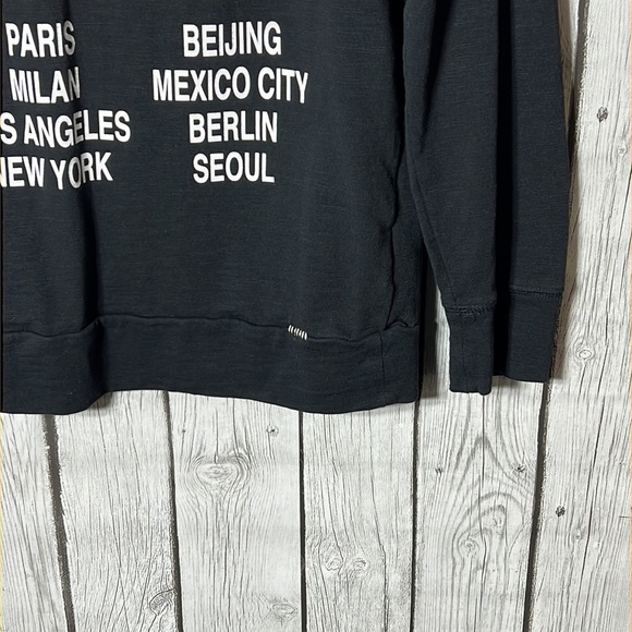 NIKE SPORTSWEAR  WORLD TOUR LONG SLEEVE SHIRT SIZE MEDIUM - Picture 4 of 12